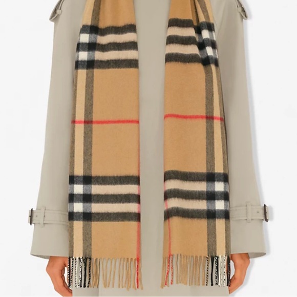 NWT Burberry Check Cashmere Scarf - Picture 2 of 6